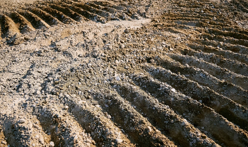 自社の土取り場で採掘した土
