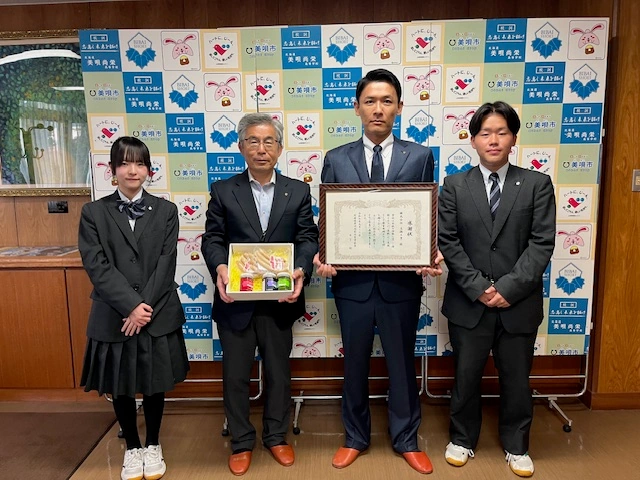 美唄尚栄高校へ教室用網戸を寄贈しました。