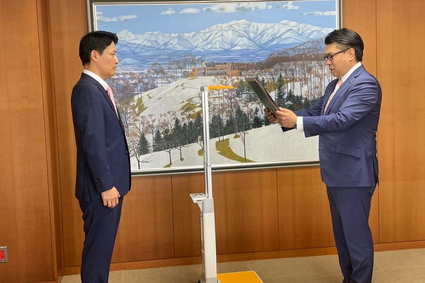 美唄市立美唄中学校へ身体計測器を寄贈しました。