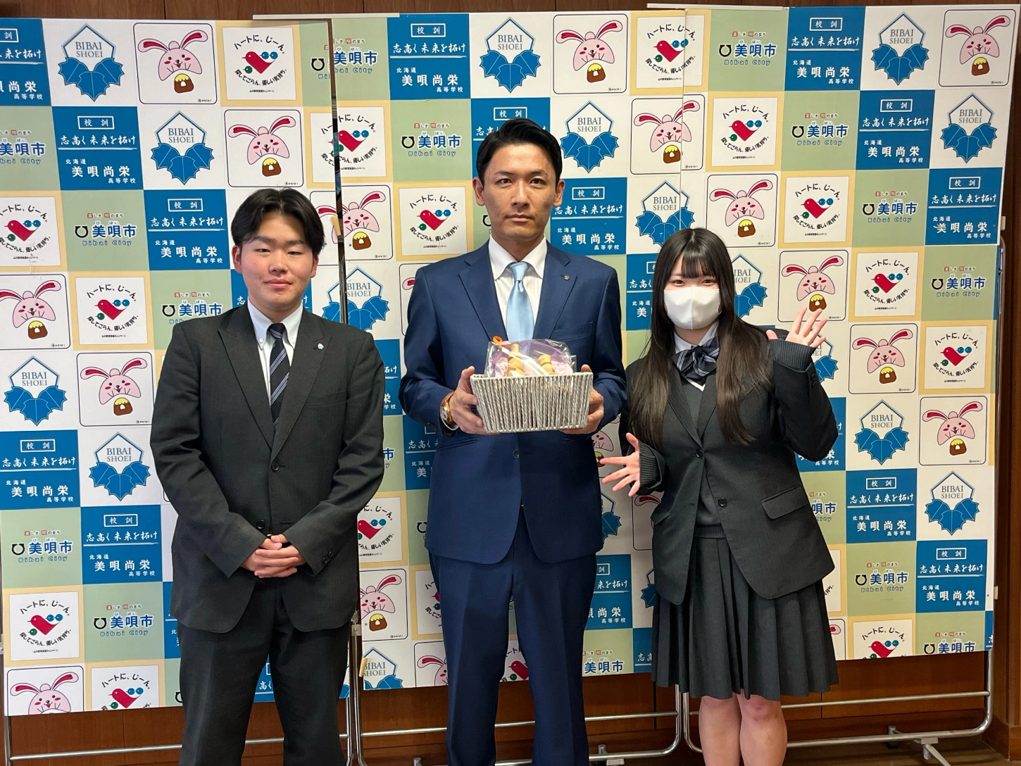 美唄尚栄高校へスポットクーラー等を寄贈しました。