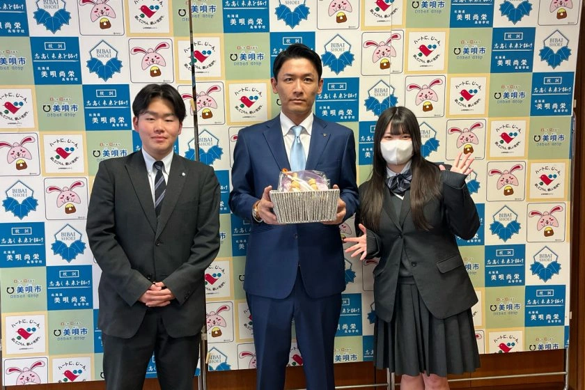 美唄尚栄高校へスポットクーラー等を寄贈しました。